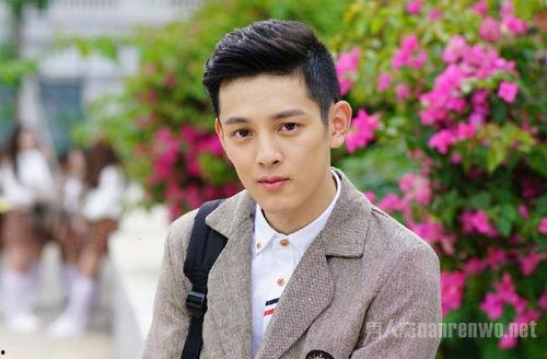 黄晓个人资料年龄,岁月如歌，青春不散——探寻黄晓的年龄足迹